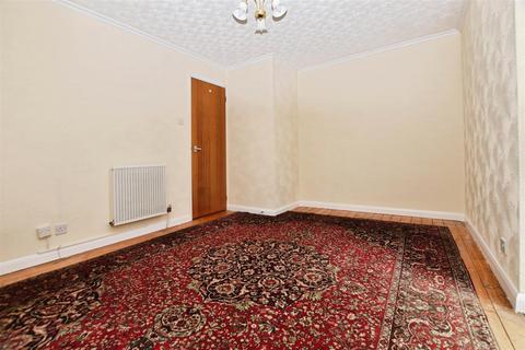 2 bedroom flat for sale, Elm Tree Court, Cottingham