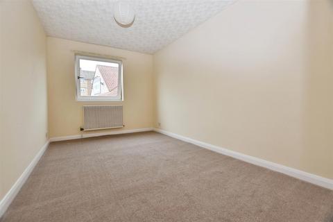 2 bedroom flat for sale, Elm Tree Court, Cottingham