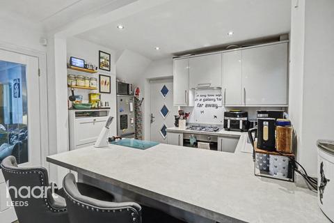 3 bedroom semi-detached house for sale, Hansby Close, Leeds