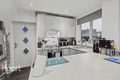 3 bedroom semi-detached house for sale, Hansby Close, Leeds