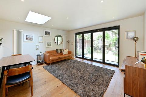3 bedroom terraced house to rent, Carbis Road, Limehouse, E14