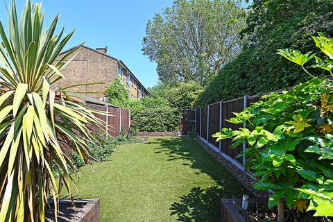 3 bedroom terraced house to rent, Carbis Road, Limehouse, E14