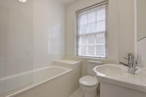 Studio to rent, Fulham Road, South Kensington, SW3