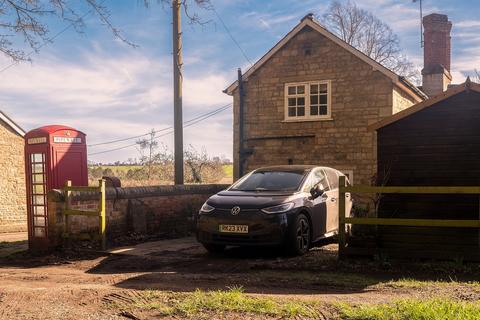 2 bedroom character property for sale, Rose Cottage, Pipewell, Kettering