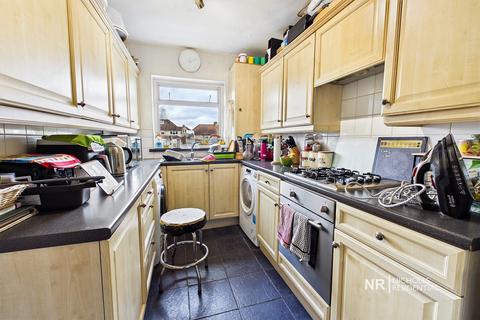 1 bedroom flat for sale, Gilders Road, Chessington, Surrey. KT9