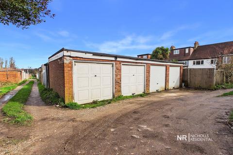 1 bedroom flat for sale, Gilders Road, Chessington, Surrey. KT9
