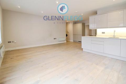 2 bedroom flat to rent, Shaftesbury Court, Slough