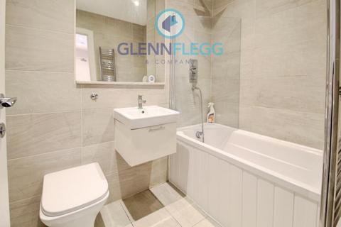 2 bedroom flat to rent, Shaftesbury Court, Slough