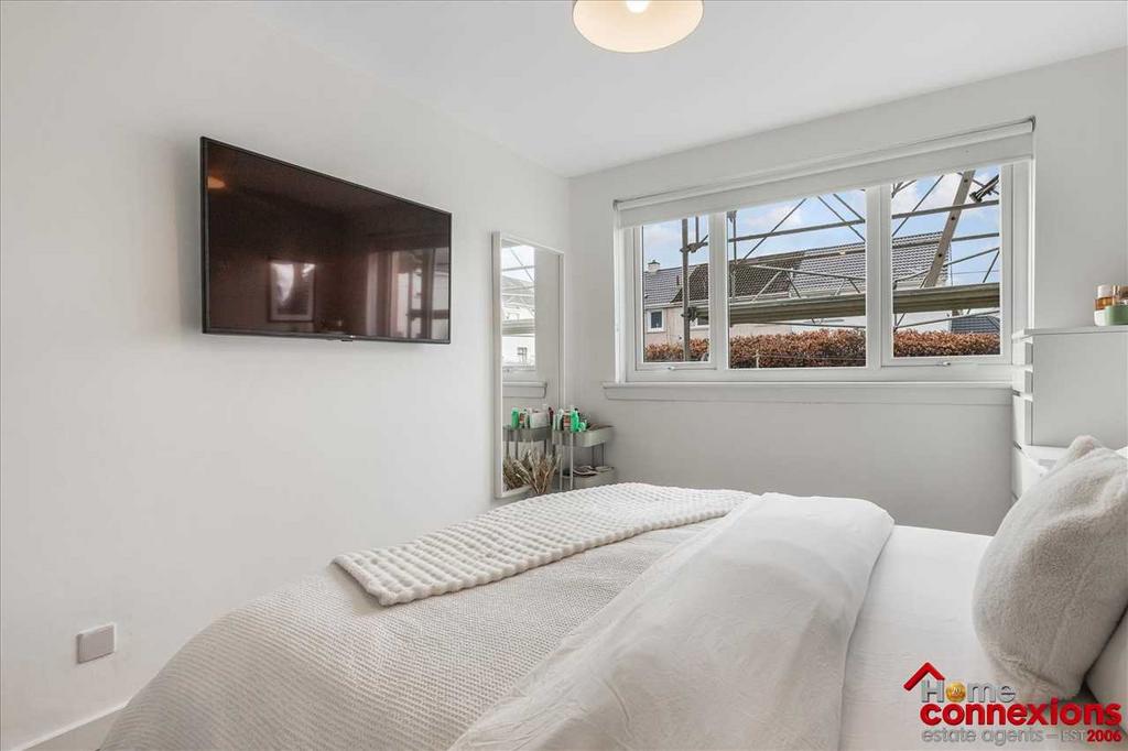 Bedroom One (3)