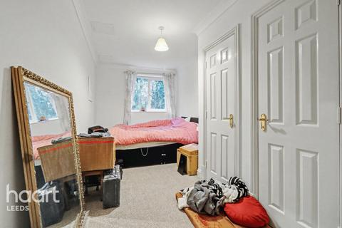 undefined, Park Avenue, Leeds