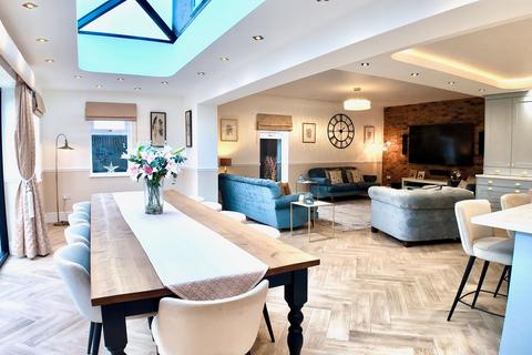 5 bedroom detached house for sale, Oak Tree Rise, Newbridge, NP11