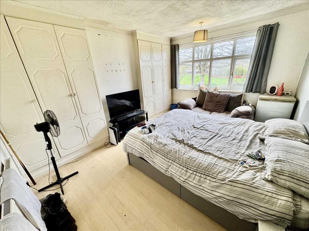 BEDROOM 2 (Rear)