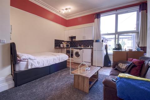undefined, Flat 2 - 163 Hyde Park Road, Hyde Park, Leeds
