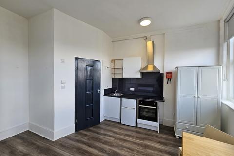 Studio to rent, Warspite Road, London, SE18