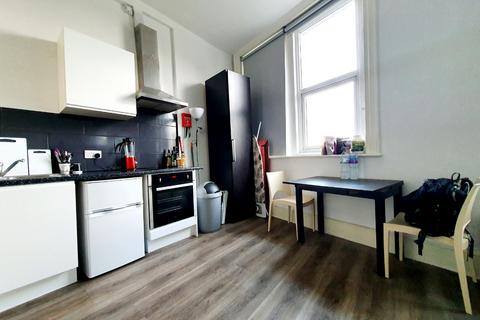 Studio to rent, Warspite Road, London, SE18