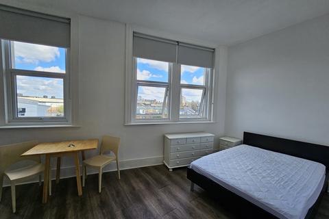 Studio to rent, Warspite Road, London, SE18