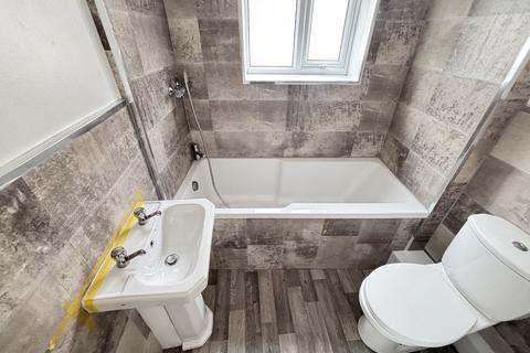 3 bedroom terraced house to rent, East Street, Sutton-in-Ashfield, NG17
