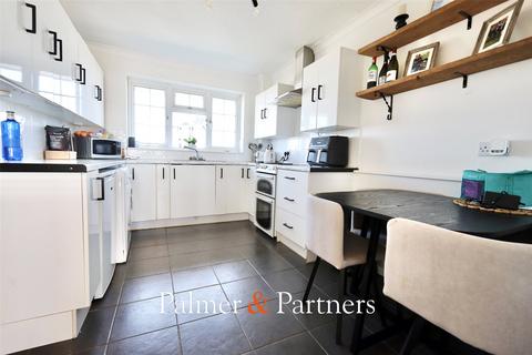 2 bedroom apartment for sale, Holland Road, Clacton-on-Sea, Essex, CO15