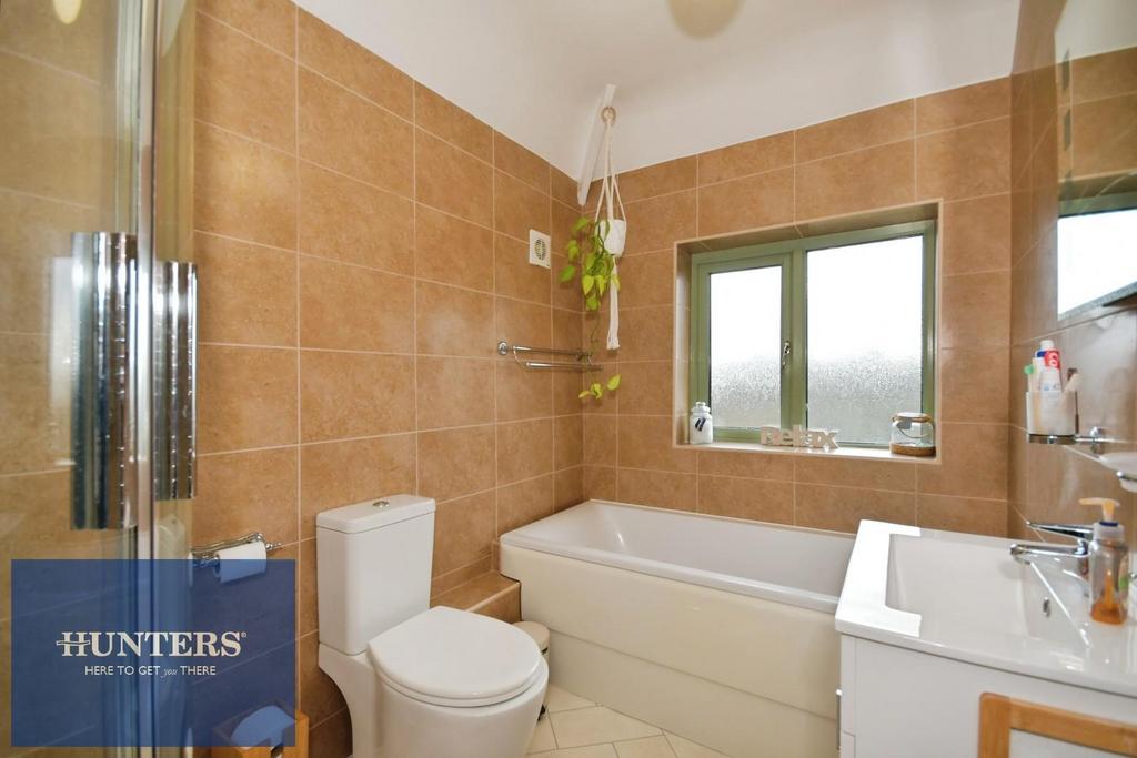 BATHROOM 01.jpg