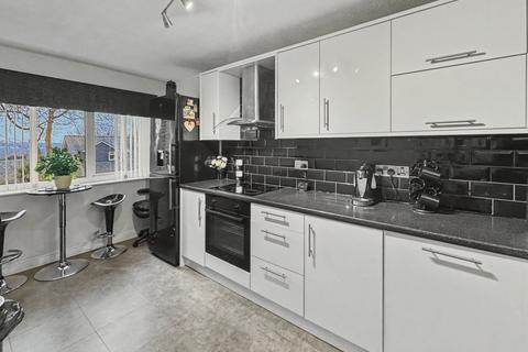 undefined, Moor End Avenue, Riverview Court, M7