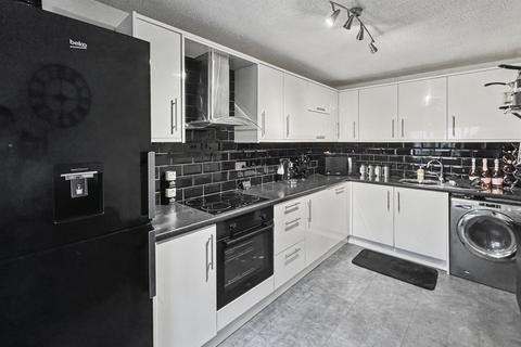 undefined, Moor End Avenue, Riverview Court, M7