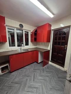 4 bedroom flat to rent, Kenton Road, Kenton, HA3