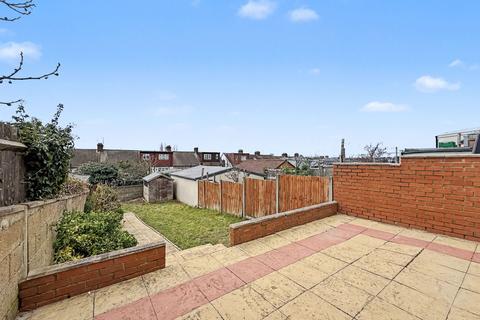 3 bedroom terraced house to rent, Kenwyn Drive, London NW2