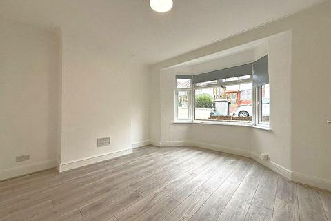 3 bedroom terraced house to rent, Kenwyn Drive, London NW2