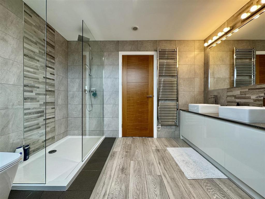 En suite shower room