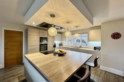 undefined, Kaye Lane, Almondbury, Huddersfield, HD5 8XP