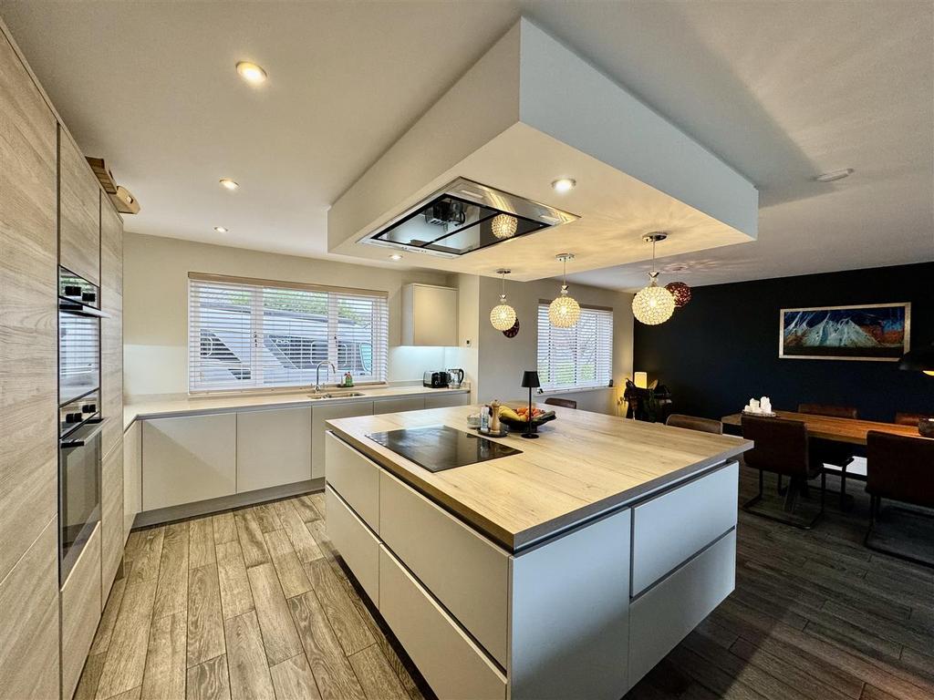 Living dining kitchen