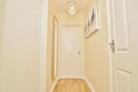 2 bedroom flat to rent, Barking Road, London, E13 8QE