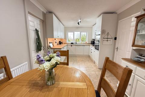 undefined, Maywood, Pontyclun