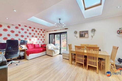 6 bedroom semi-detached house for sale, Crosslands Avn, Southall