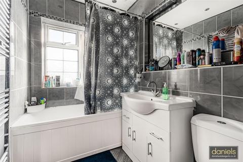 3 bedroom semi-detached house for sale, Rustic Place, Wembley