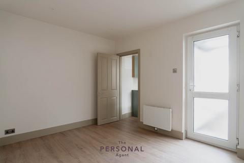 1 bedroom flat to rent, Adelphi Road, Epsom