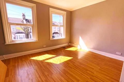 3 bedroom terraced house to rent, Willoughby Lane, London N17