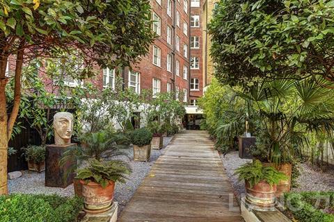 Studio to rent, Hill Street, Mayfair, W1J 5LY