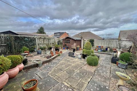 2 bedroom detached bungalow for sale, Low Hills Lane, Huddersfield