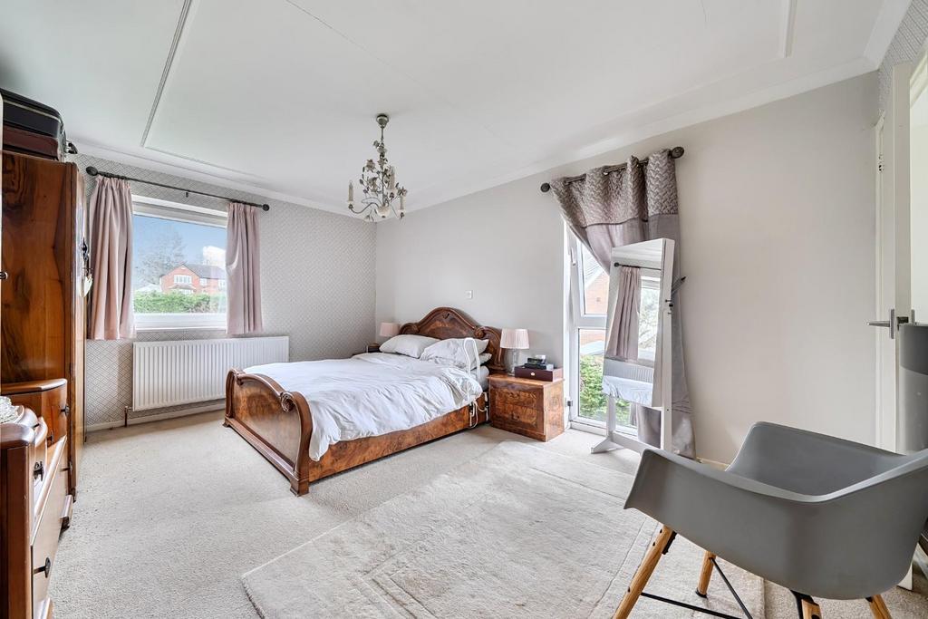 Bedroom 1.jpg