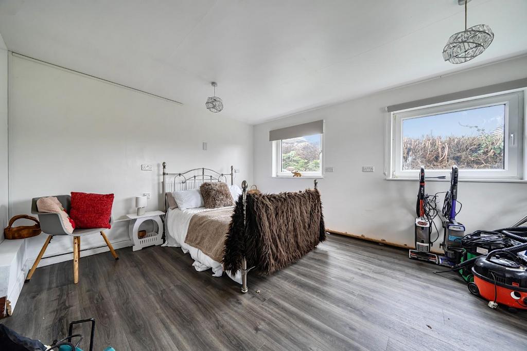 Bedroom 5.jpg