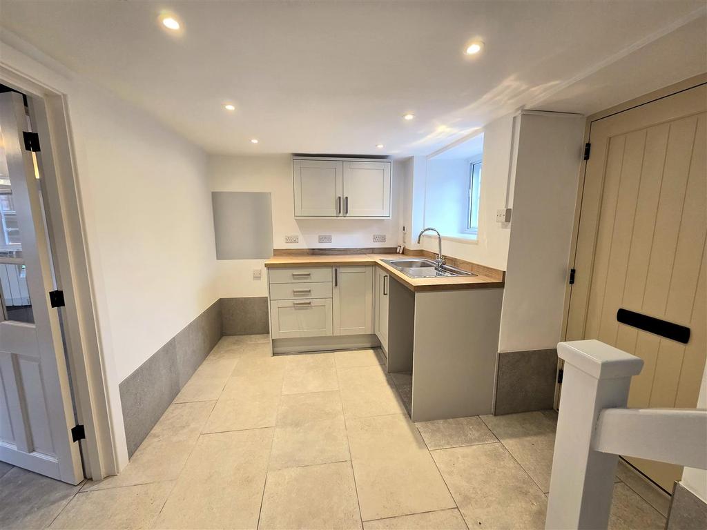 3 Almshouses - Kitchen.jpg