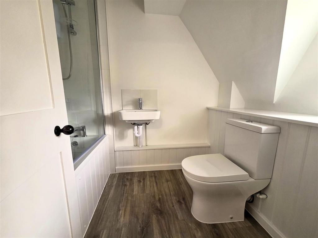 3 Almshouses - Bathroom.jpg