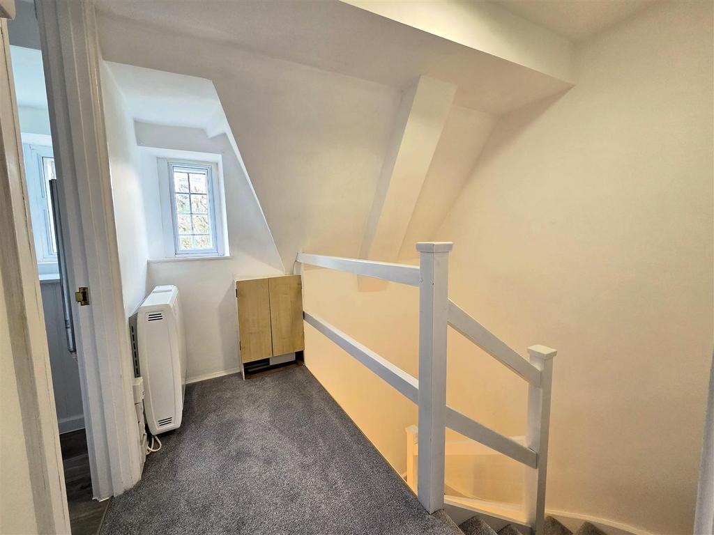 3 Almshouses - Landing.jpg