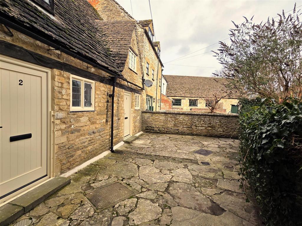 2 Almshouses - Garden.jpg
