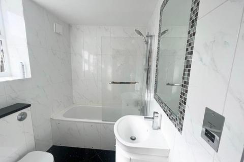 2 bedroom flat to rent, Lewisham way, SE14