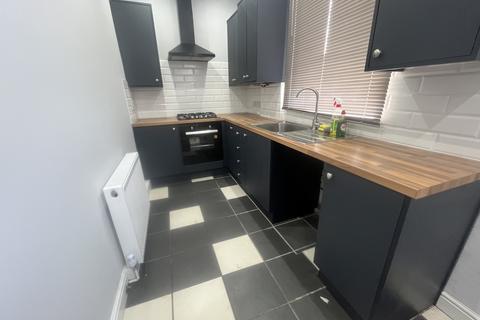 3 bedroom terraced house to rent, Thornville Street, DEWSBURY