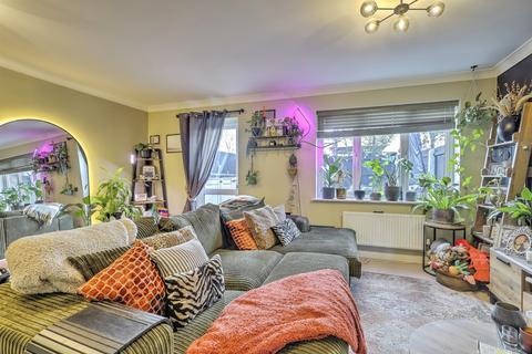 3 bedroom end of terrace house for sale, Oak Grove, Northampton