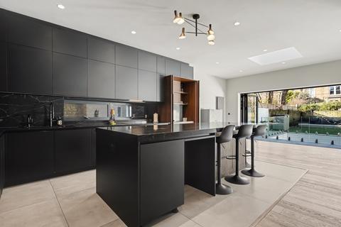 3 bedroom ground floor flat for sale, Greencroft Gardens, South Hampstead, London NW6