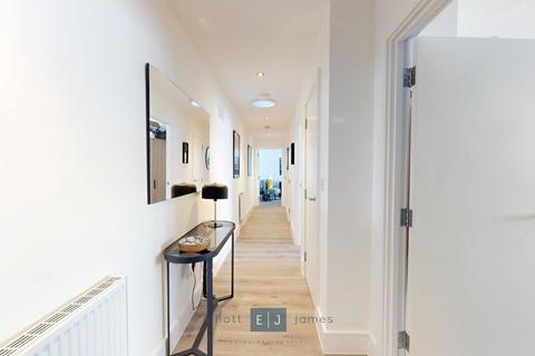 2 bedroom apartment for sale, Royal Oak Close, Loughton IG10